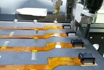 PFC在線式無(wú)人噴膠點(diǎn)膠機(jī)
